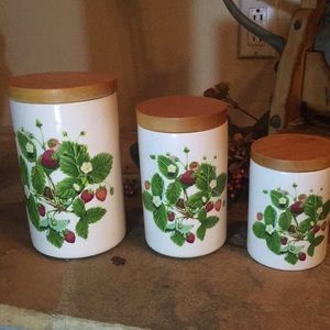 Portmeirion Summer Strawberries 🍓 Set of 3 Canisters with wood lids. England